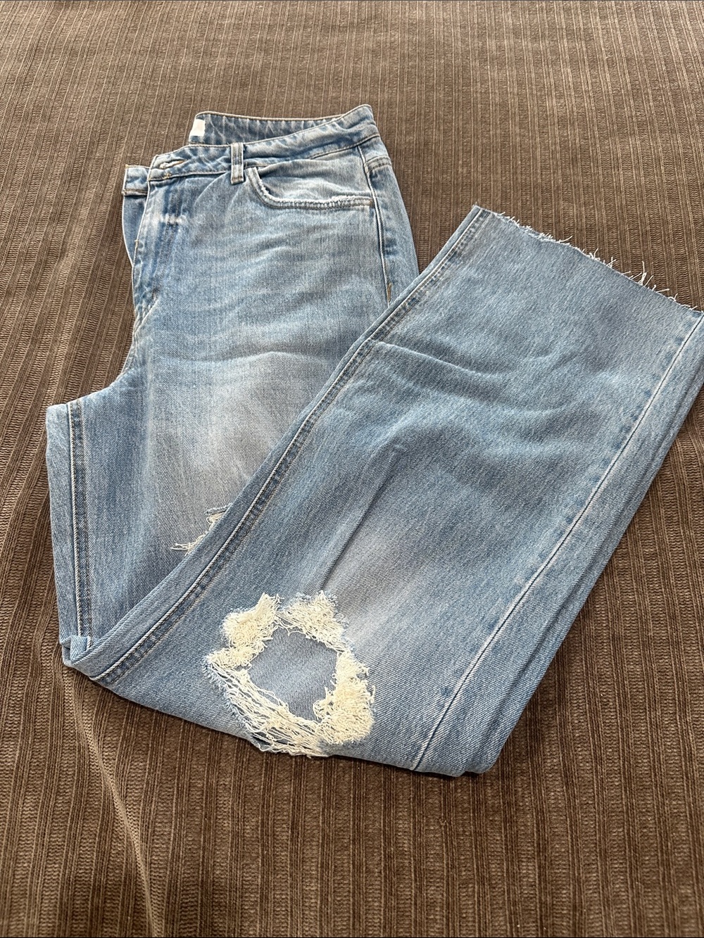 Vervet Women’s Light Blue Distressed Straight-Leg Jeans